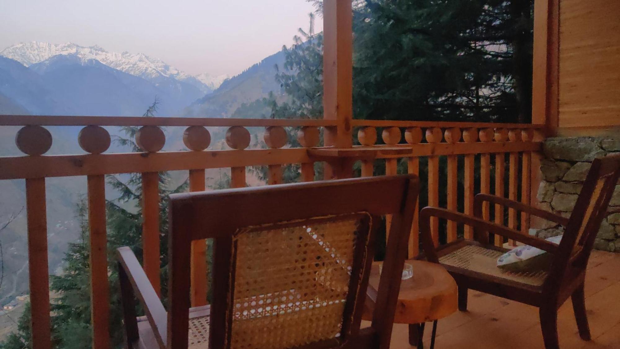 Kudrat - A Boutique Homestay- Tirthan Valley Gushaini Rum bild